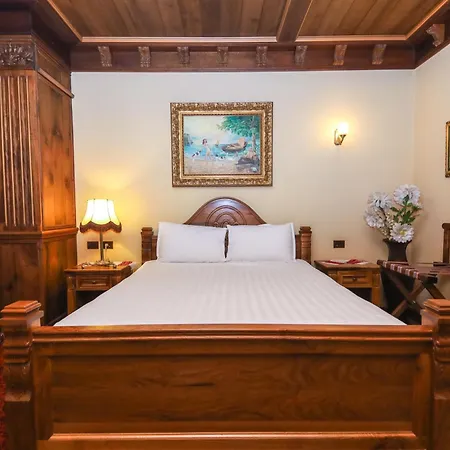 Brilant Antik Center טיראנה