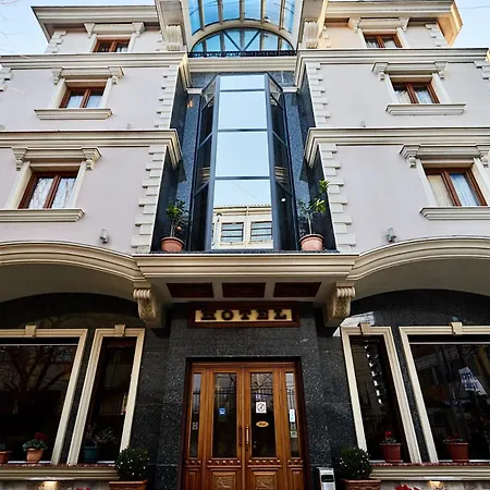 ホテル Brilant Antik Center ティラナ