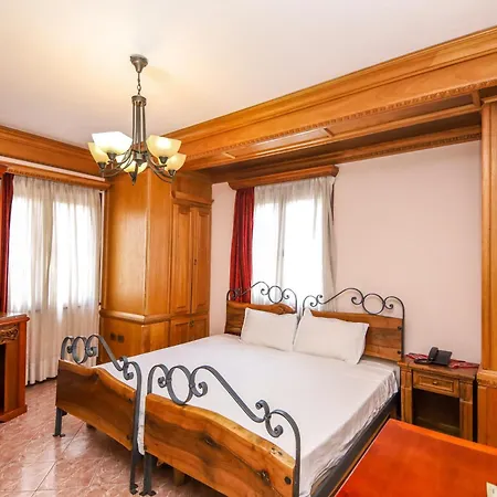 ホテル Brilant Antik Center