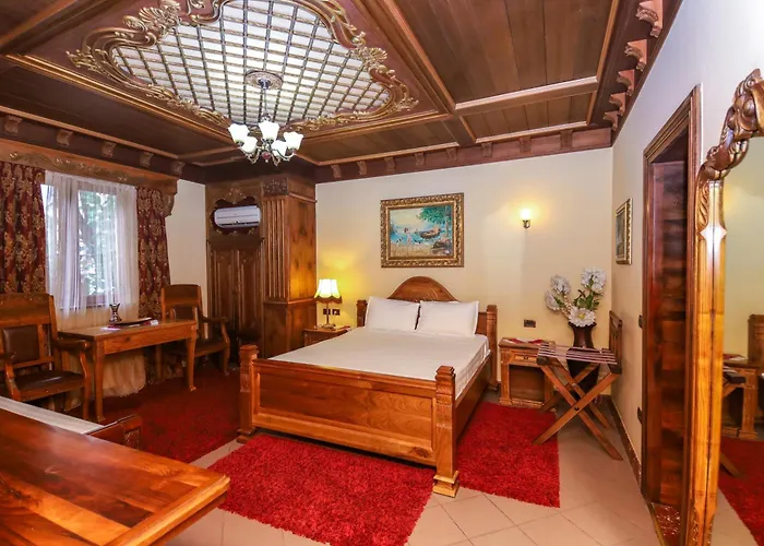 Brilant Antik Center טיראנה